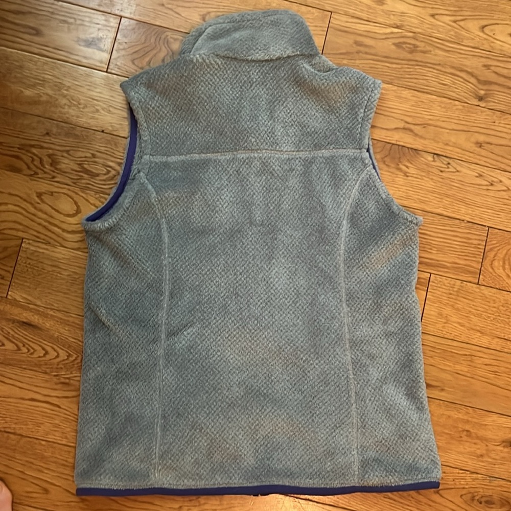 Patagonia | women’s fleece vest size medium gray and purple with pockets retool - Picture 5 of 6